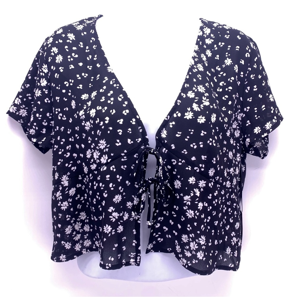 NEW Liberty Love Black and White Floral Tie Front Top Size Medium